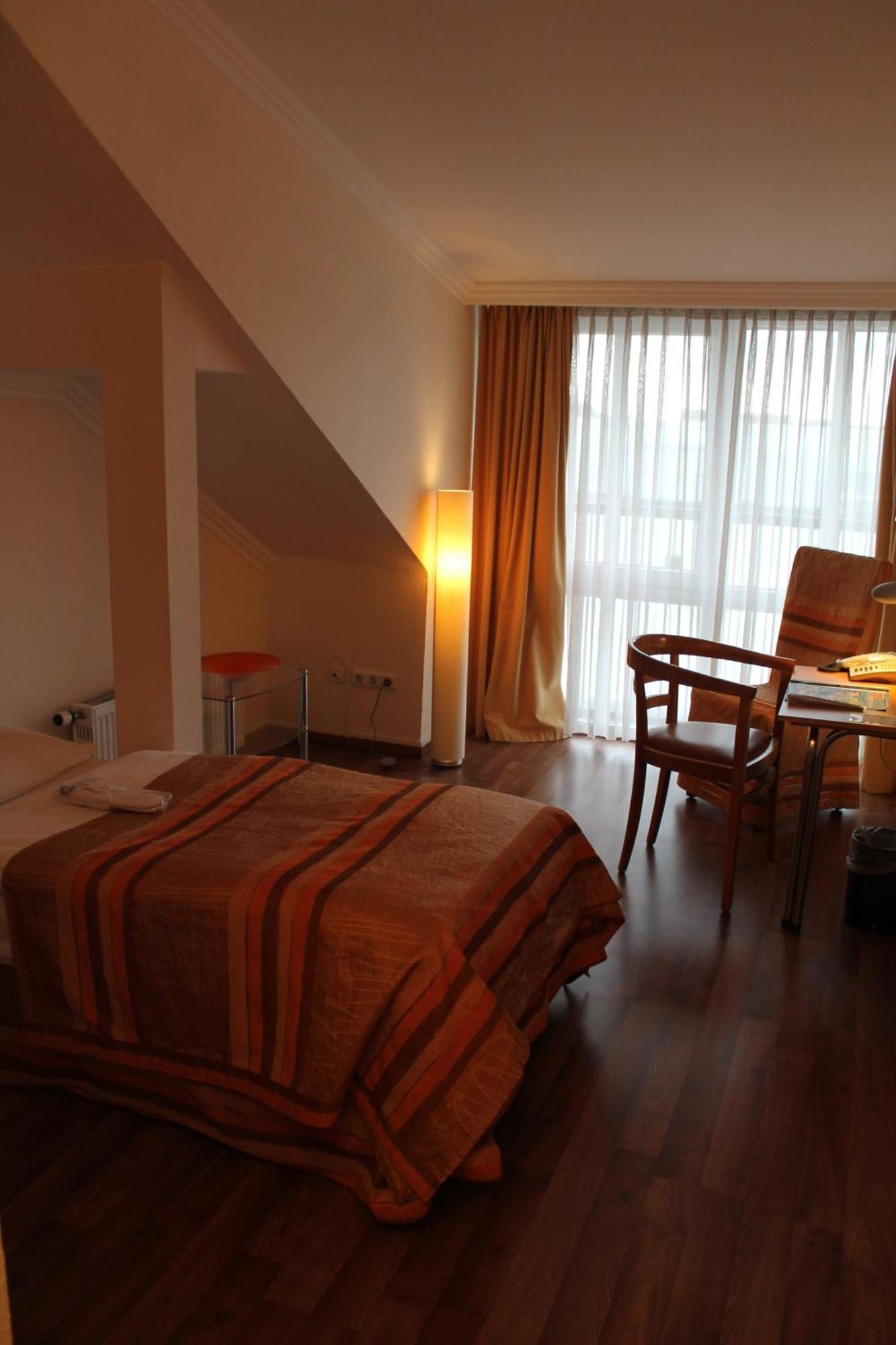 Stadt Hotel ايزيرلون الغرفة الصورة